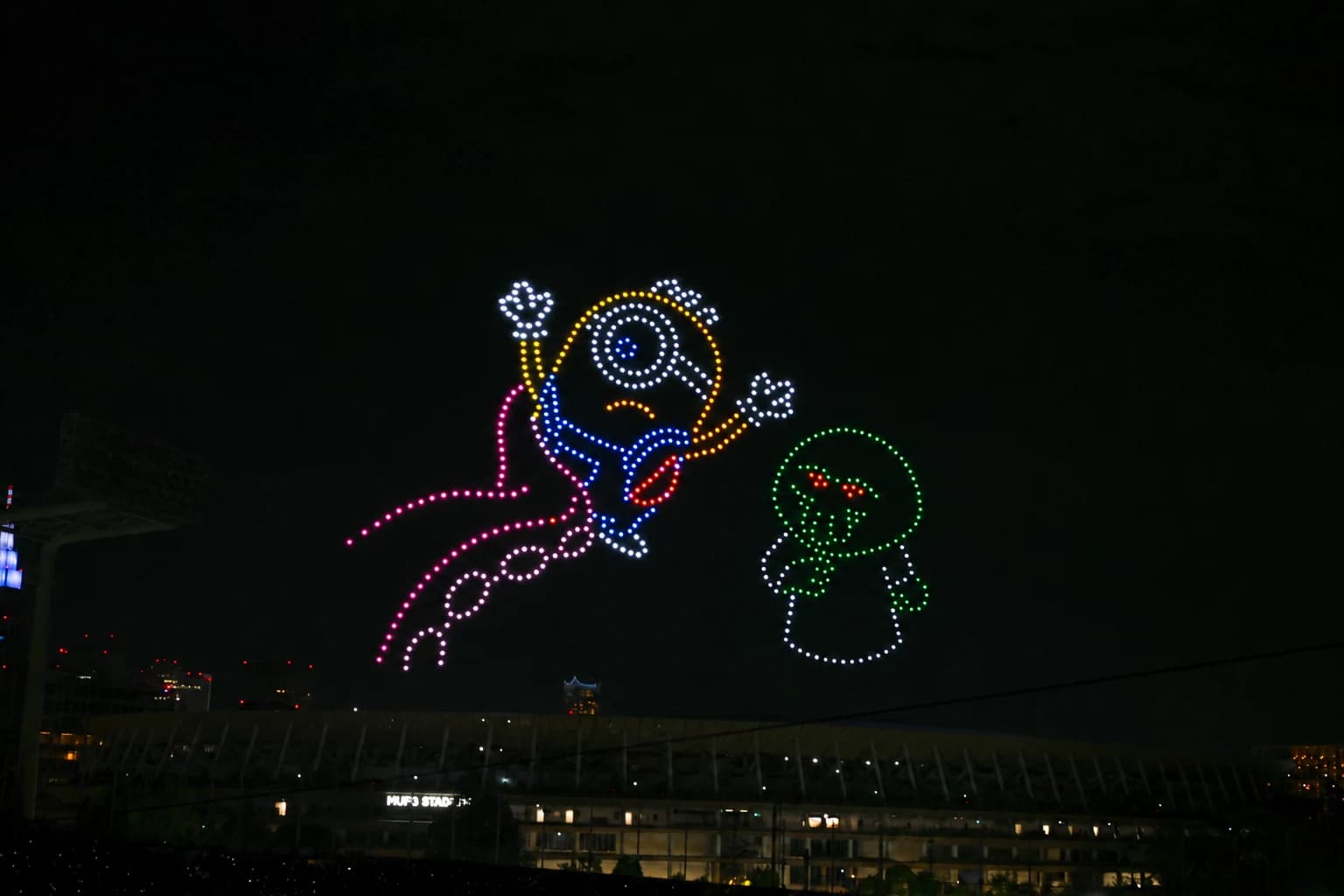 神宮外苑花火大会初『ミニオンズ&モンスターズ』スペシャルコラボドローンショーを実施